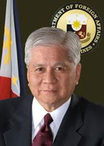 Ngoại trưởng Philippines Albert del Rosario.